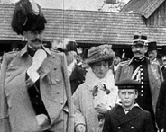 Kong Haakon VII's regjeringsjubileum 1945 : en filmkavalkade gjennom 40 år